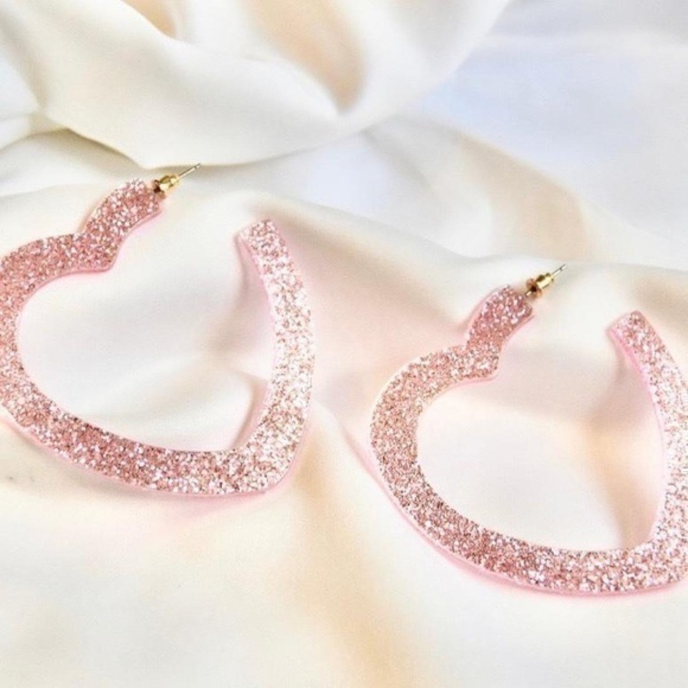 Acrylic Heart Earrings 💖